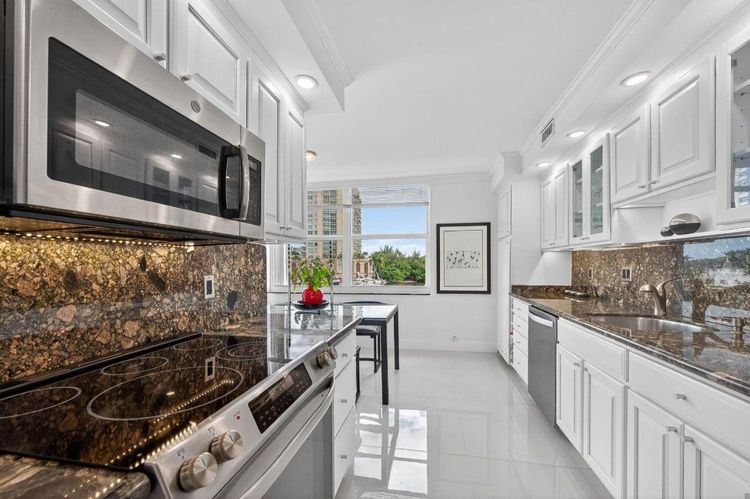 The Corinthian #3C image #23