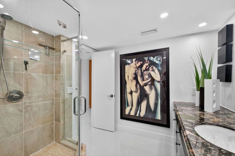 The Corinthian #3C image #31