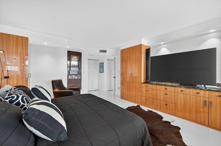 The Corinthian #3C image #33