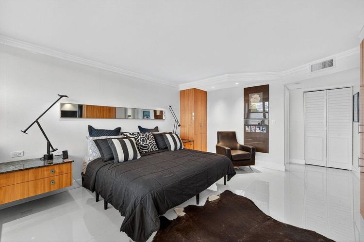 The Corinthian #3C image #34