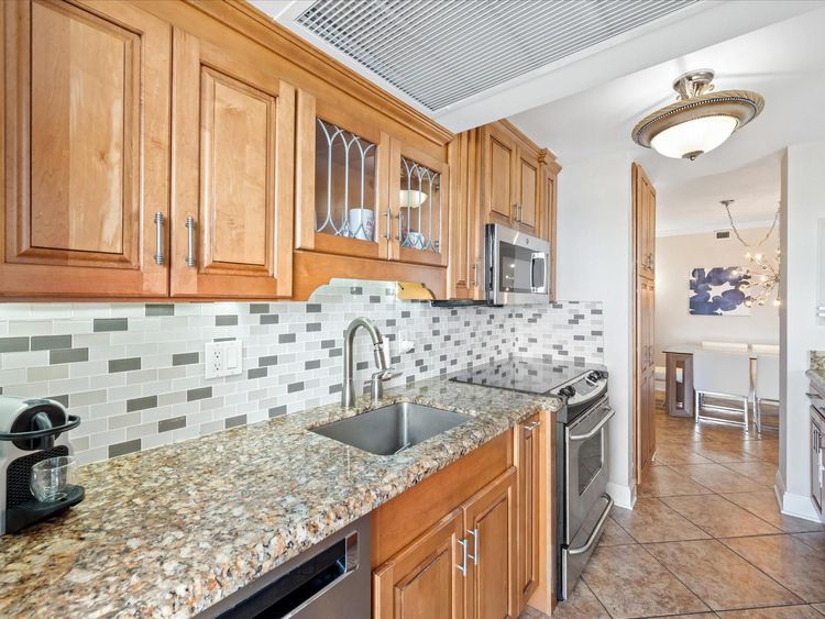 Vantage View #1407 image #13