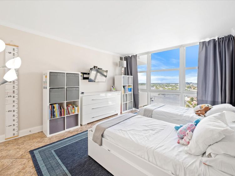 Vantage View #1407 image #23