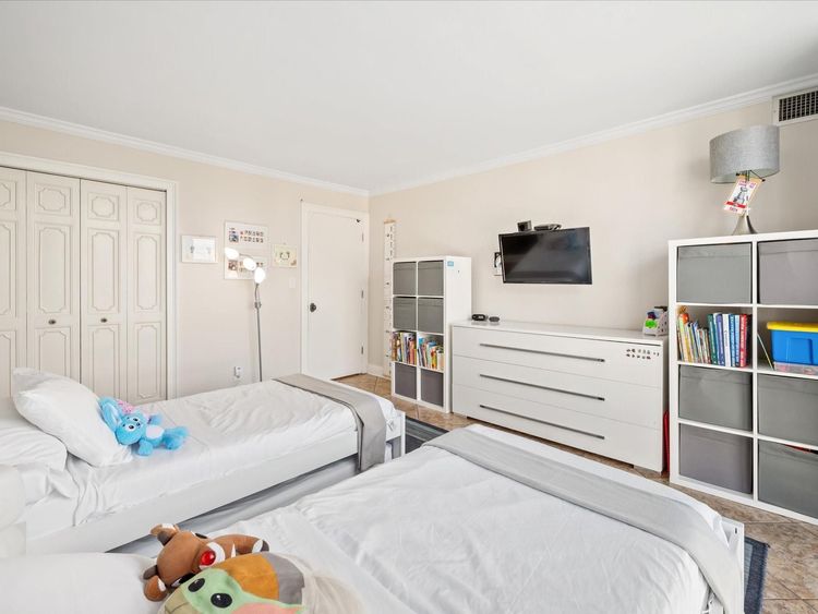 Vantage View #1407 image #24