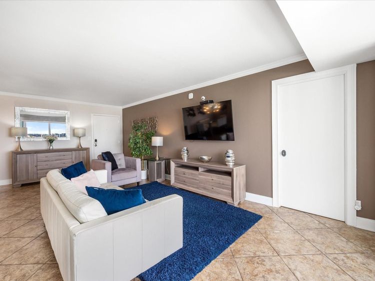 Vantage View #1407 image #9