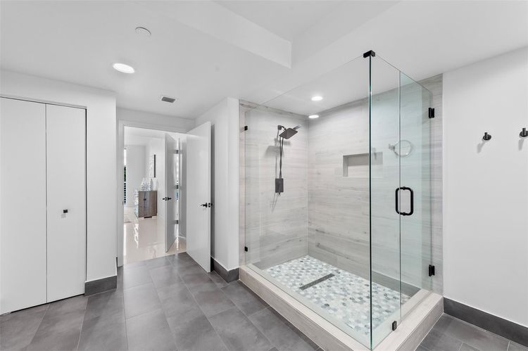 Sapphire Condo #504N image #25