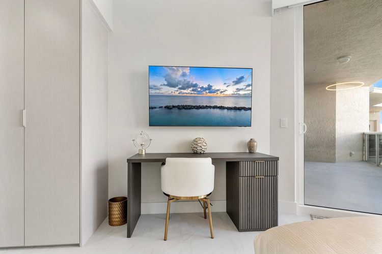 L'Hermitage South Tower #704 image #22