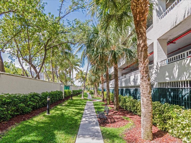 L'Hermitage South Tower #704 image #46