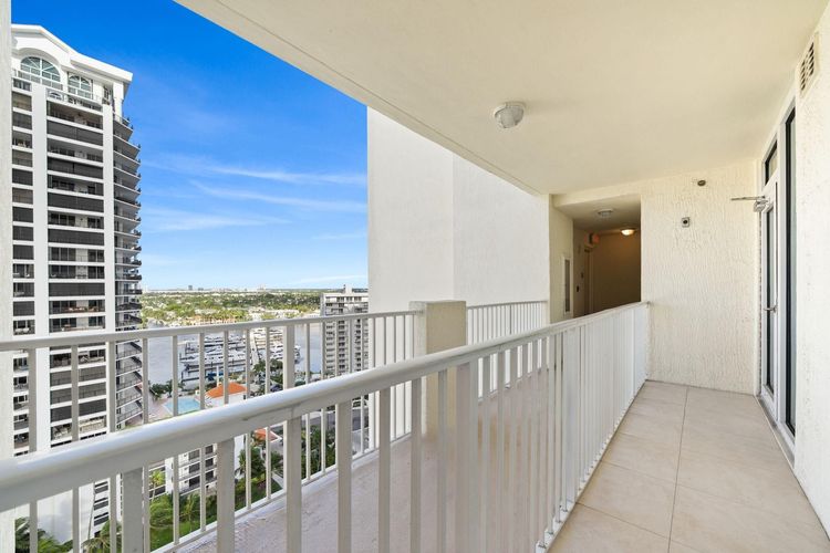 Las Olas Beach Club #1702 image #19