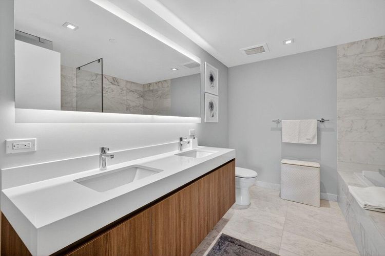 Tiffany House #1103 image #26