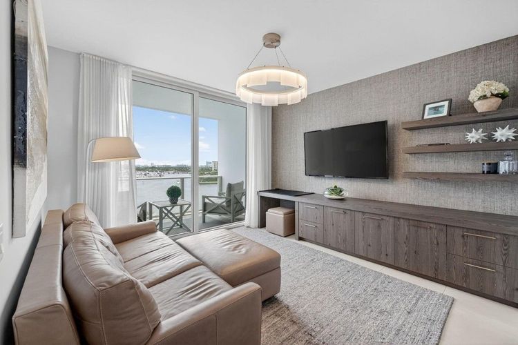 Tiffany House #1103 image #6