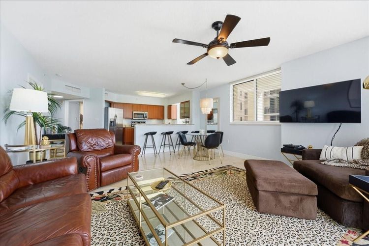 The Vue #302 image #10