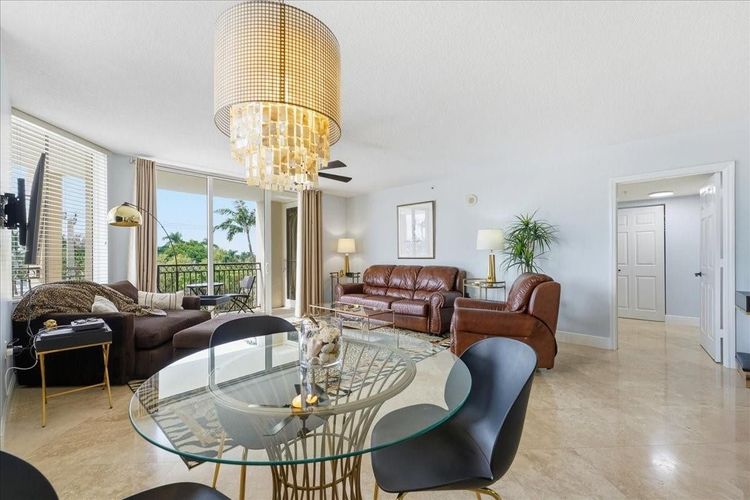 The Vue #302 image #11