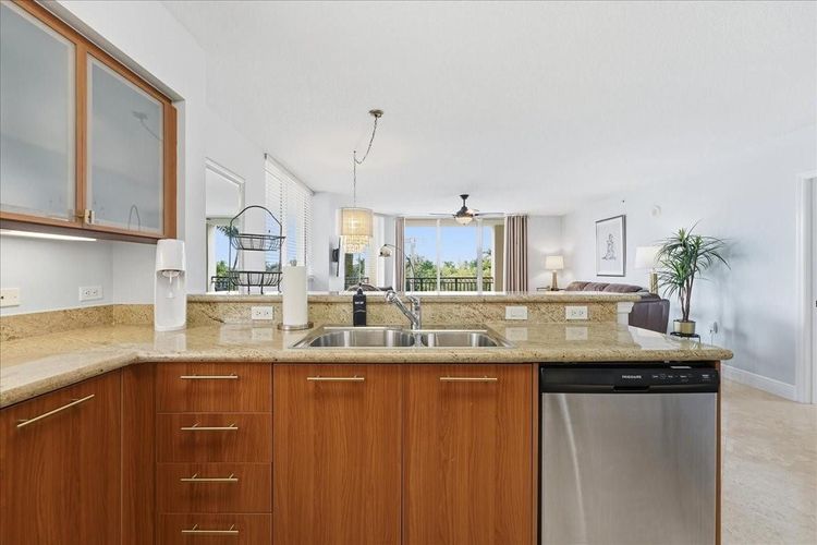 The Vue #302 image #16