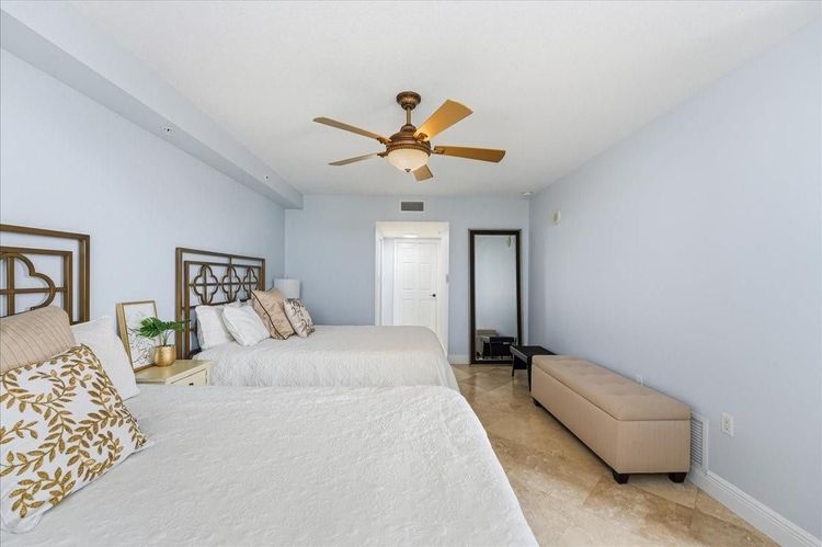 The Vue #302 image #21