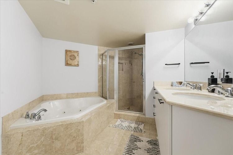 The Vue #302 image #23