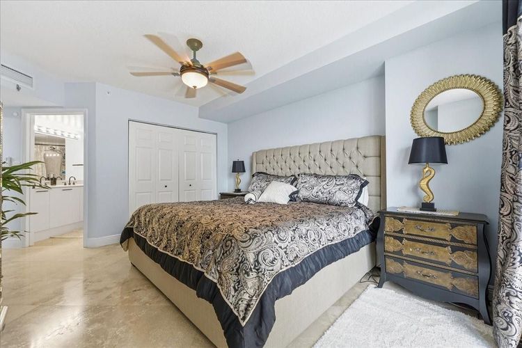 The Vue #302 image #24