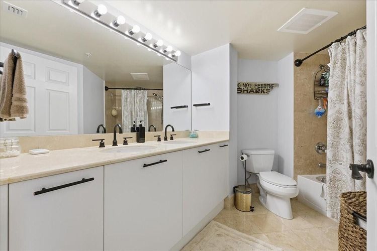 The Vue #302 image #25