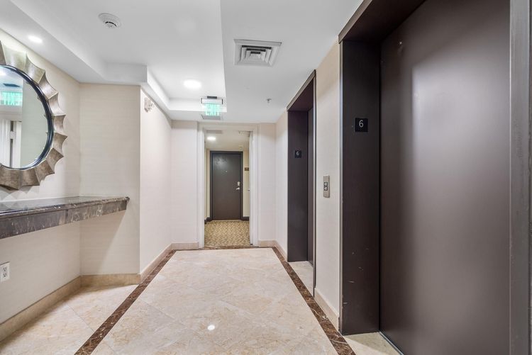 The Vue #302 image #8