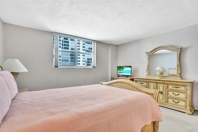 Galt Towers #7N image #15