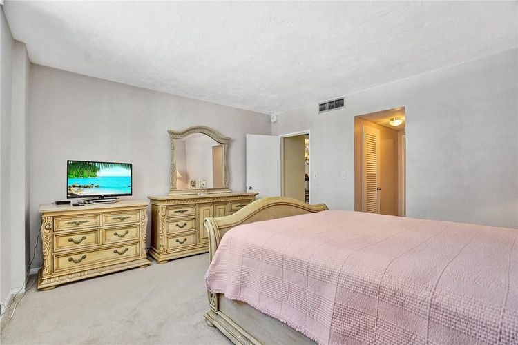 Galt Towers #7N image #16