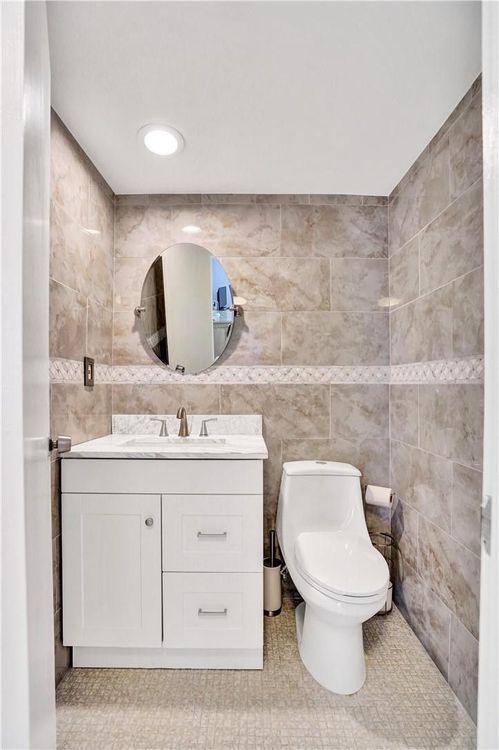 Galt Towers #7N image #21