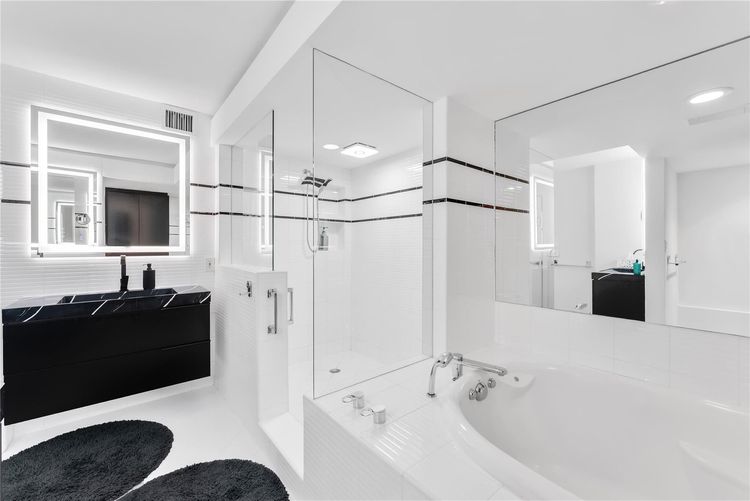 Americas On The Park #1501 image #12