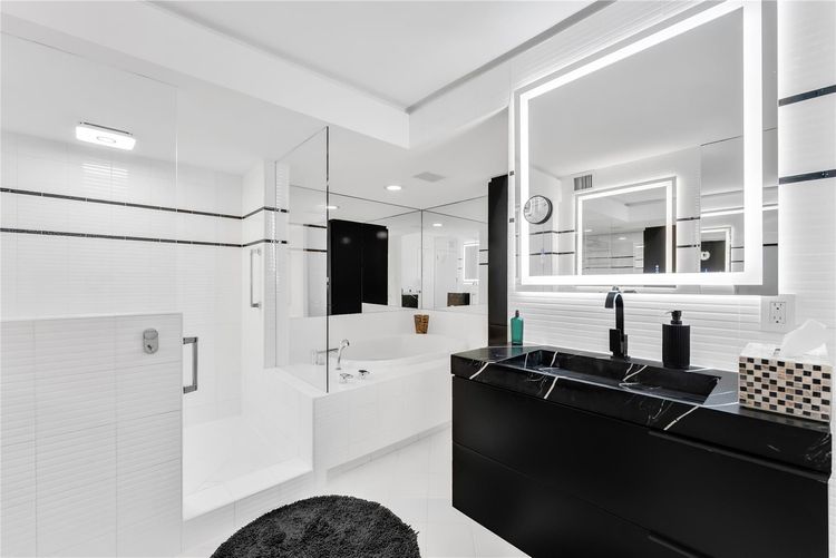 Americas On The Park #1501 image #9