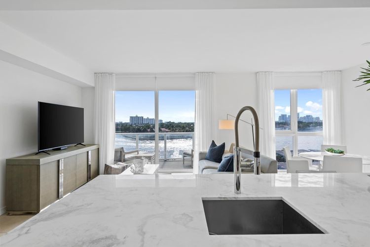 Tiffany House #607 image #6