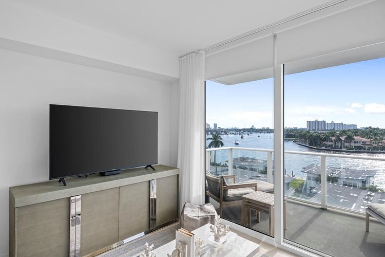 Tiffany House #607 image #8