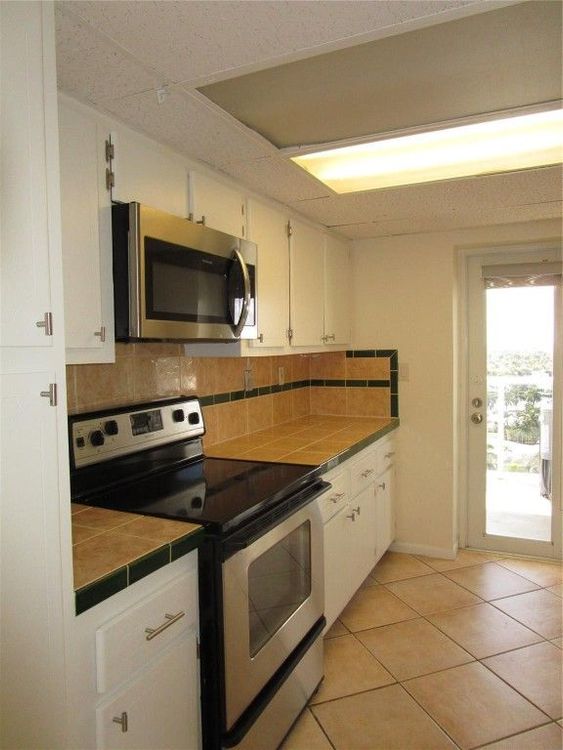 Embassy Towers #12E image #17