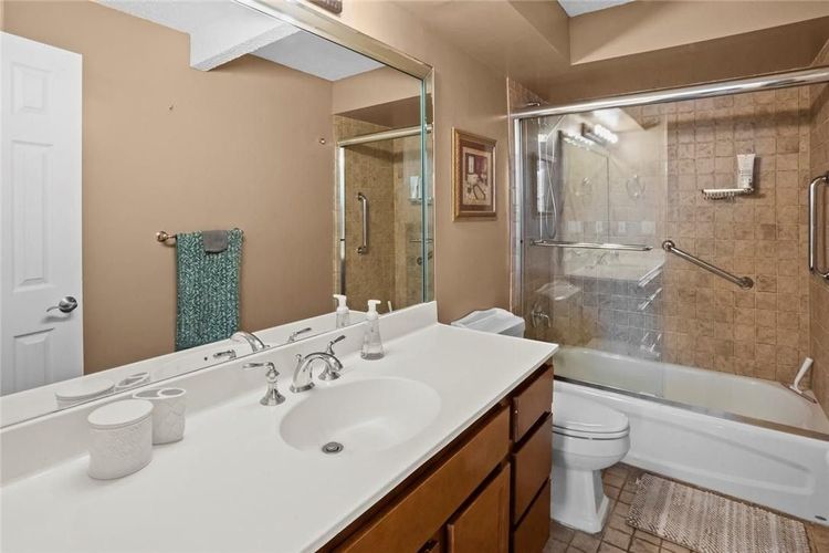 Berkley South #7K image #18