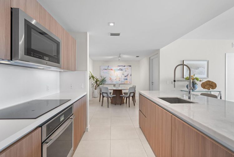 Tiffany House #1102 image #7