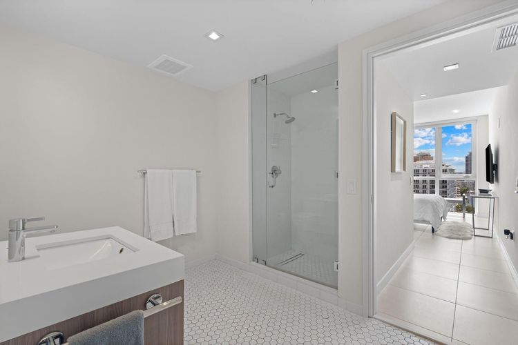 Tiffany House #1102 image #9