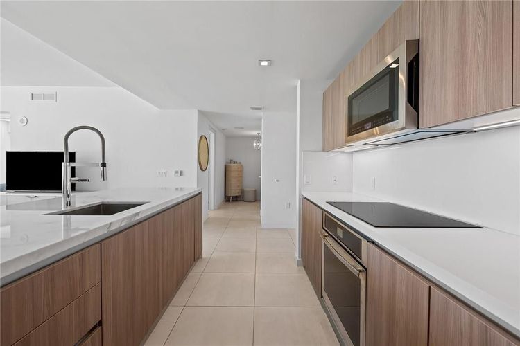 Tiffany House #411 image #10