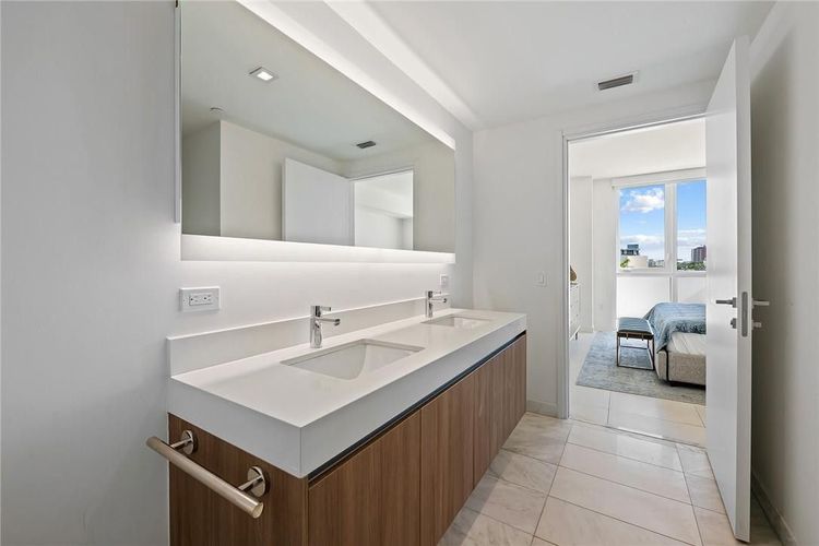 Tiffany House #411 image #13