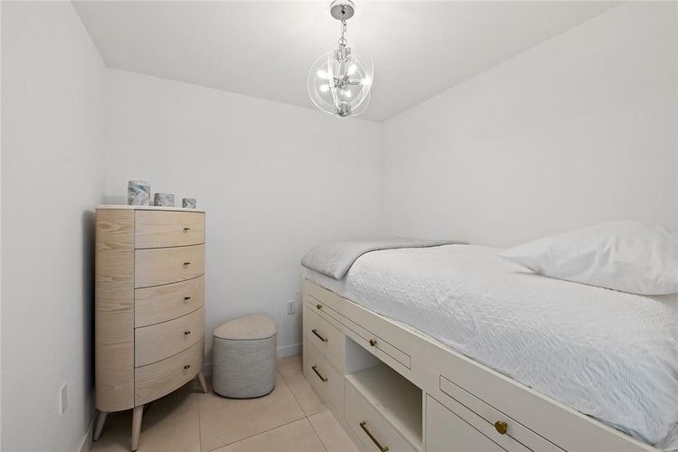 Tiffany House #411 image #15