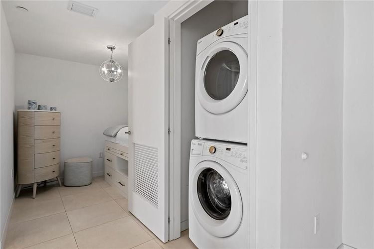 Tiffany House #411 image #16