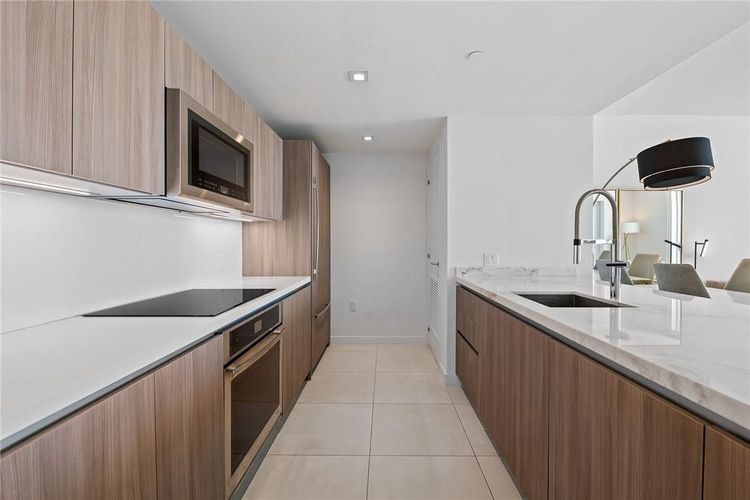 Tiffany House #411 image #9