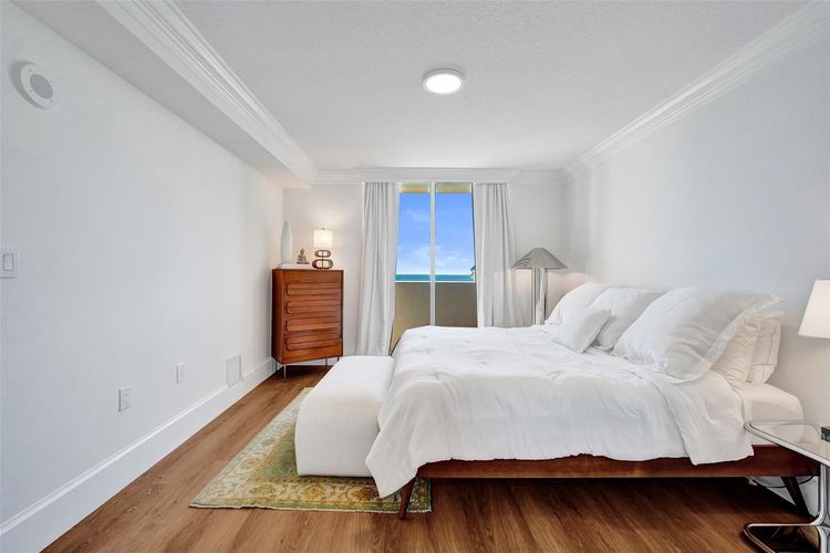 The Vue #1406N image #21