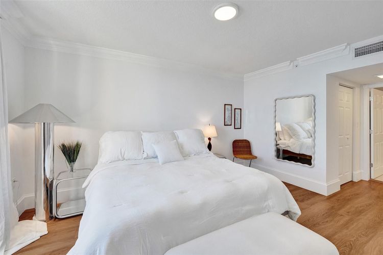 The Vue #1406N image #22