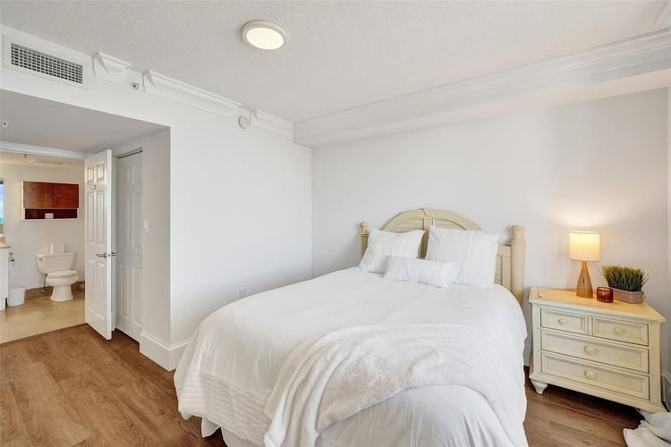 The Vue #1406N image #24