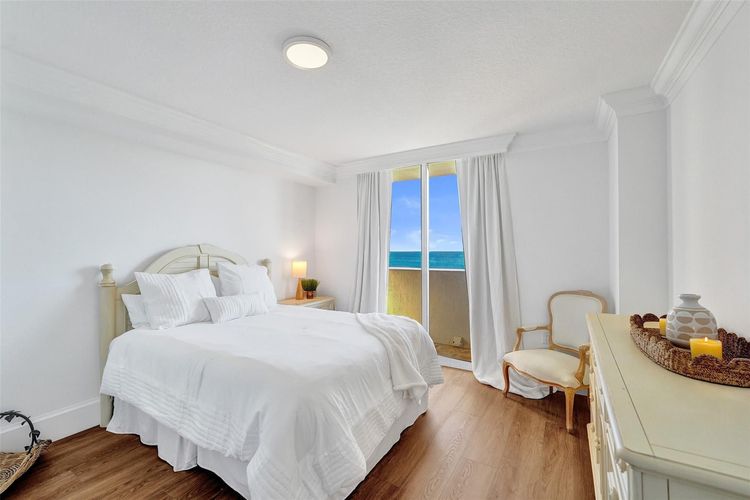 The Vue #1406N image #25