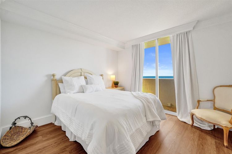 The Vue #1406N image #8