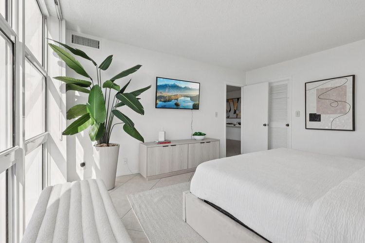 Embassy Towers #4C image #17