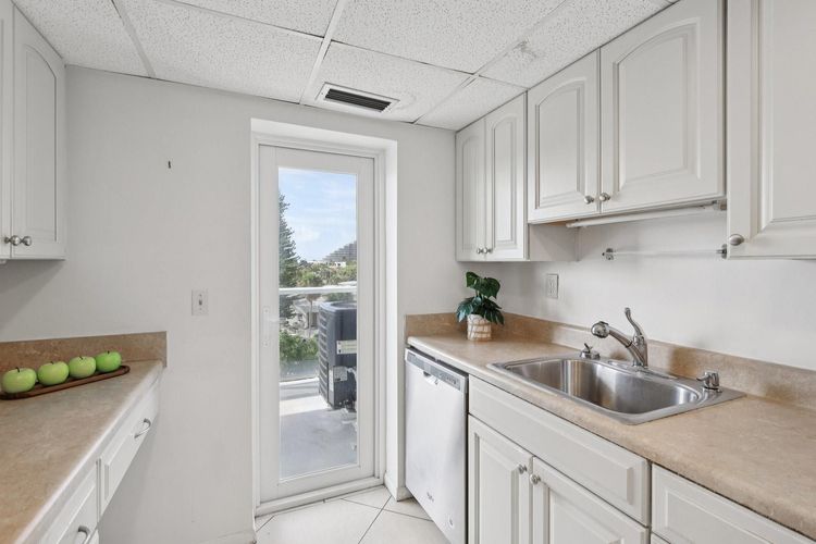 Embassy Towers #4C image #21