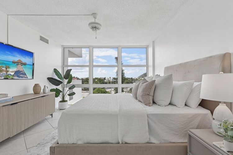 Embassy Towers #4C image #25