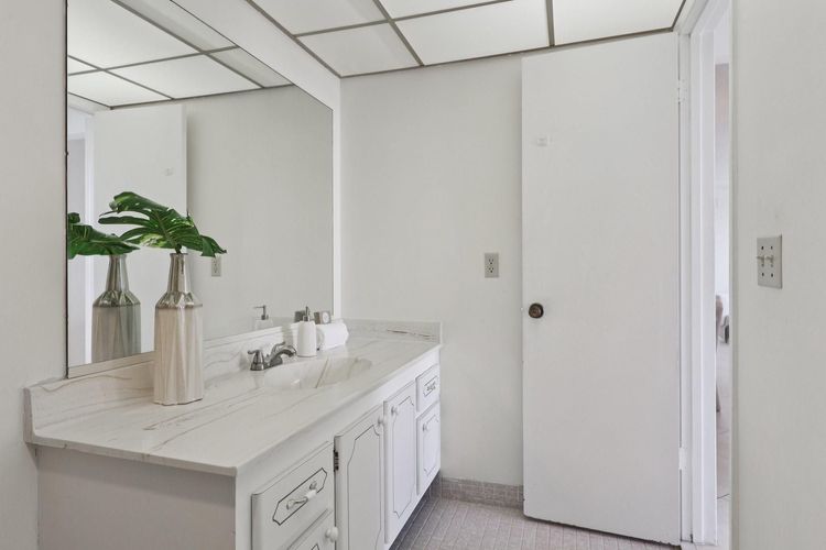 Embassy Towers #4C image #30