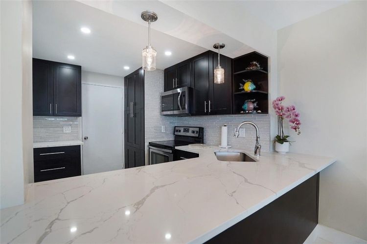 Commodore #410 image #17