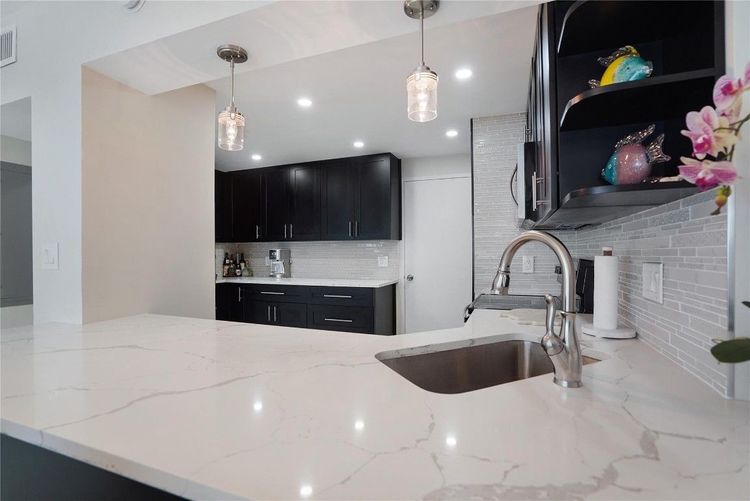 Commodore #410 image #18