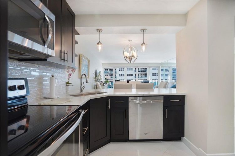 Commodore #410 image #20